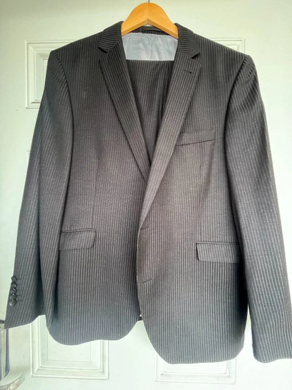 Men's Black Pinstriped 2-Pc Business Suit EU Size 27 (US 44 Short / 44S) Mint
